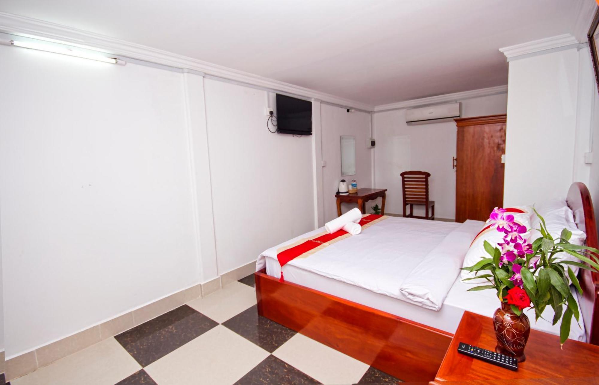 The Unique Angkor Villa Сиемрип Номер фото